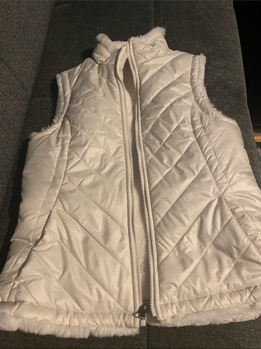 Women's Quilted Faux-Fur Trim Vest - Cream